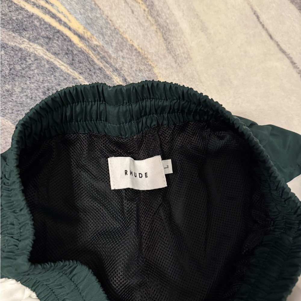 Rhude Marlboro World Championship Racing Green / White Shorts Men’s size Large - Picture 2 of 3